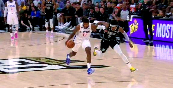 快船客场不敌马刺遭遇两连败 快船客场不敌马刺遭遇两连败