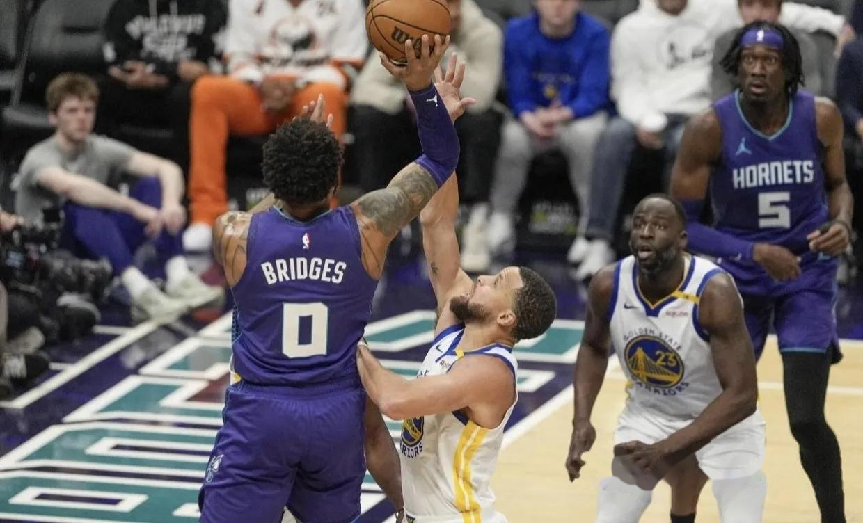 快船客场击败黄蜂,继续领跑西部 快船客场击败黄蜂,继续领跑西部